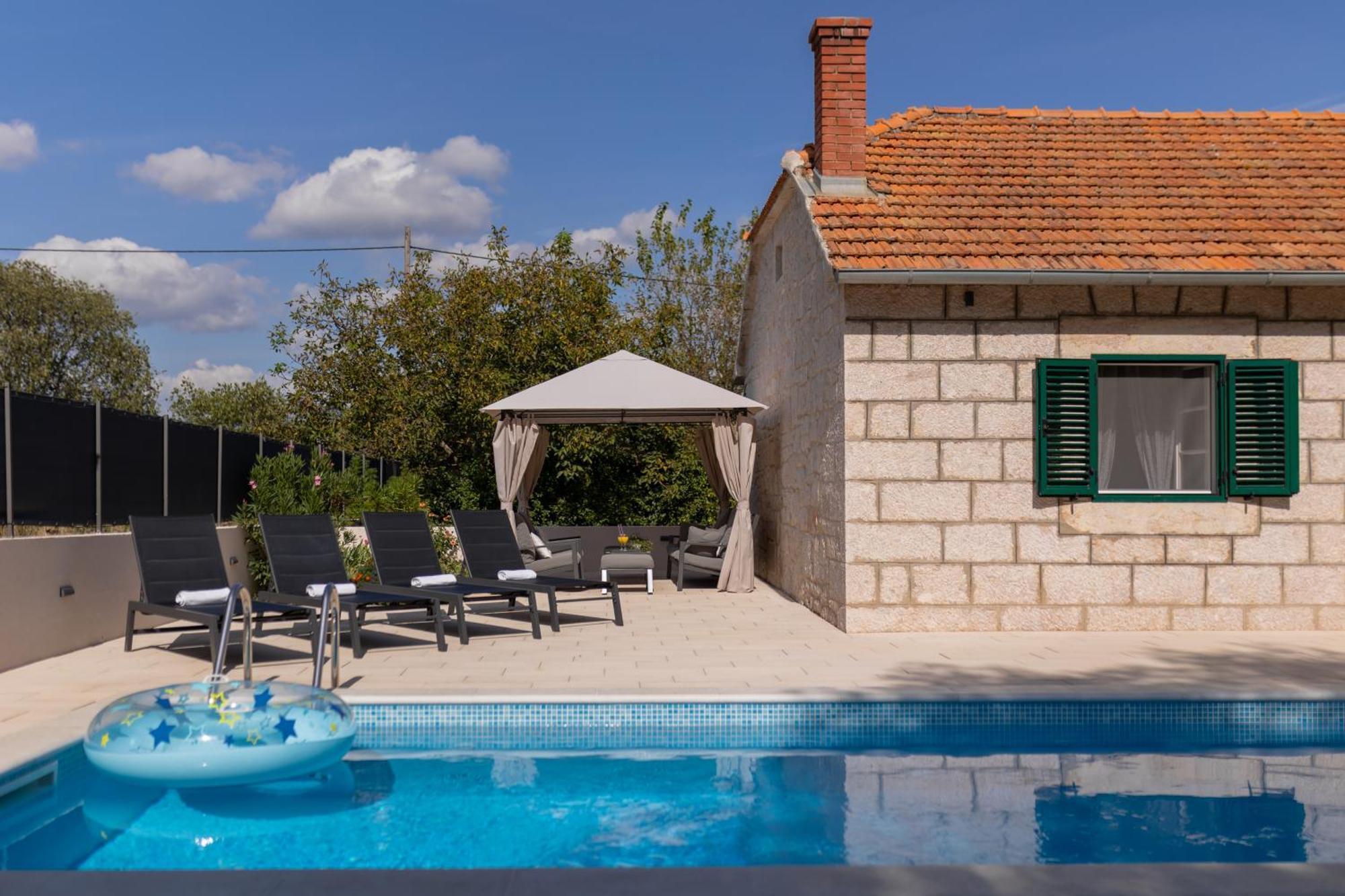 Experience Village Life - Jokini Dvori With Private Pool Pakovo Selo エクステリア 写真